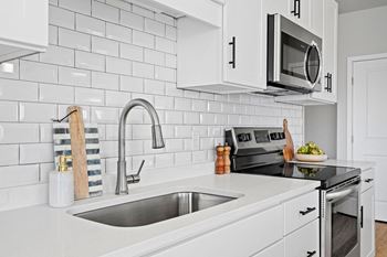 Kitchen tile backsplash